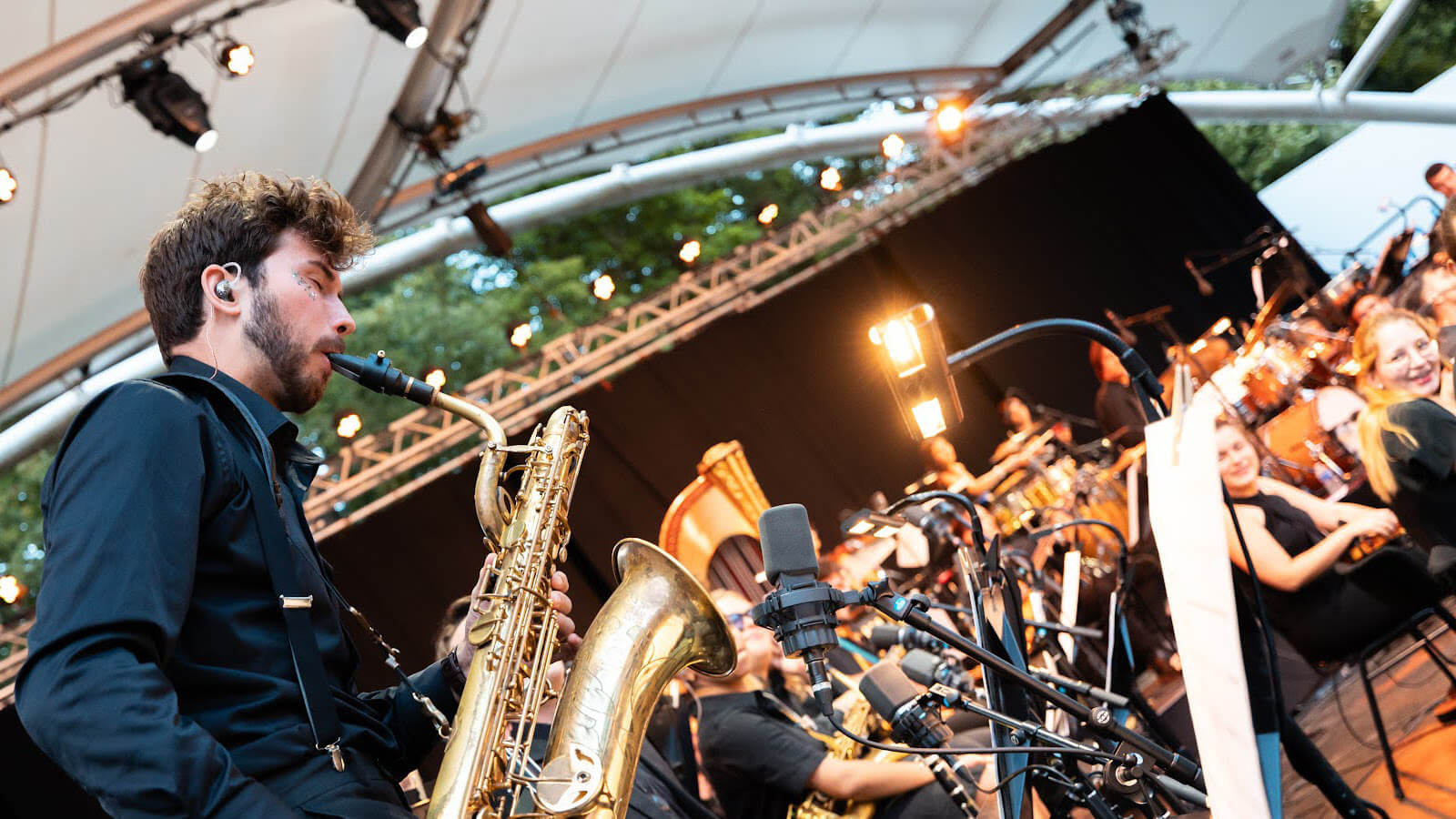 Foto van Saxofonist Max van Houtum